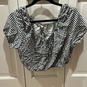 Wallflower Size Large Cropped Tee